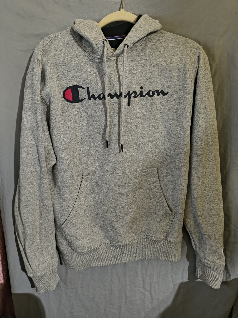 Champion Men's Gray Pullover Hoodie - Classic Logo Sweatshirt